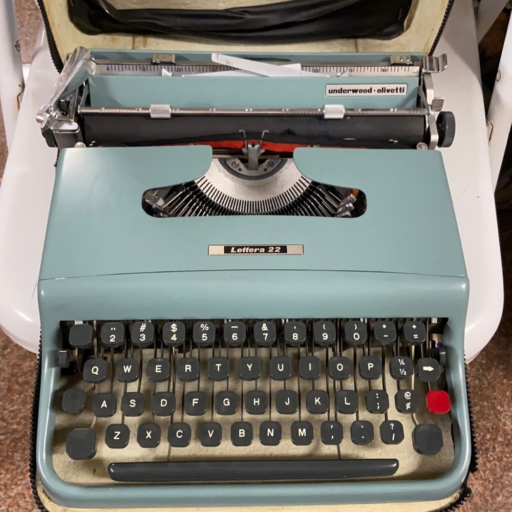 Vintage typewriter, Olivetti Lettera 22,
